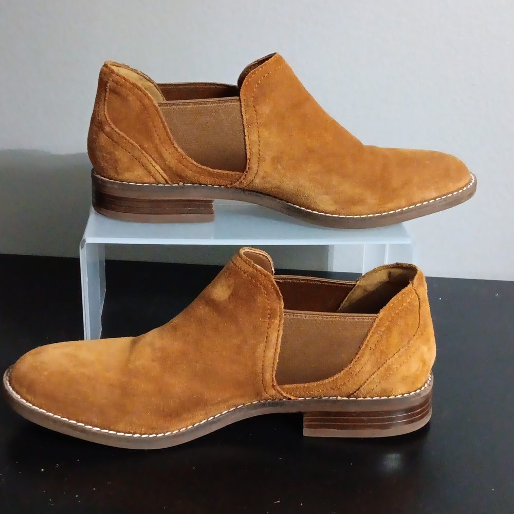 CLARKS Edenvale Page Tan Suede slip on
